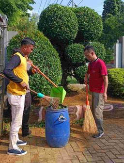 JUMAT BERSHOLAWAT (BERsih-bersih, SHaring-coaching, OLAhraga, Wisata hATi)